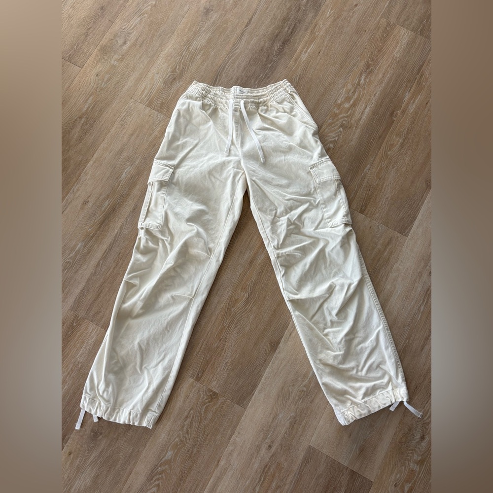 Wilfred Aritzia women’s Cream Cargo Pants